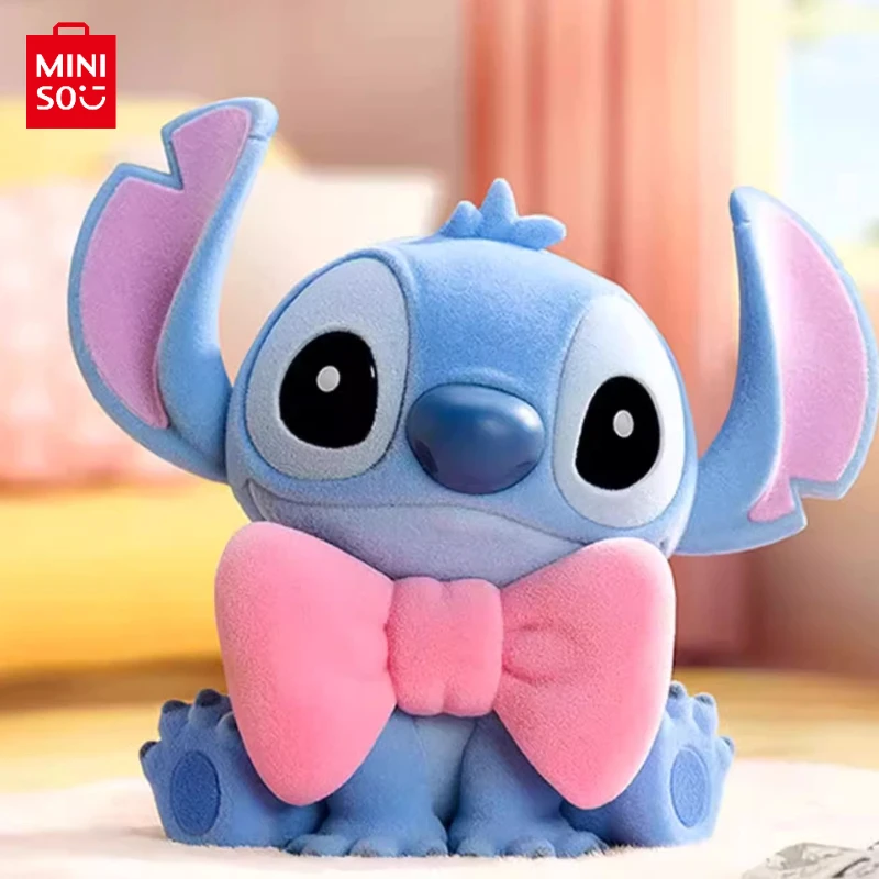 MINISO animación Stitch polvo cálido serie caja ciega Linda muñeca de punto de dibujos animados adornos de escritorio 520 regalo para novia