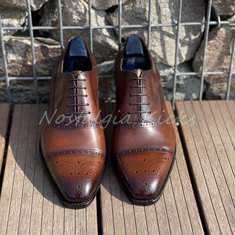 خمر براون البروغ فستان من الجلد أحذية كلاسيكية جلد البقر وضعت مثقب التفاصيل أحذية رجالي الخريف عادية الدانتيل يصل ديربي الأحذية