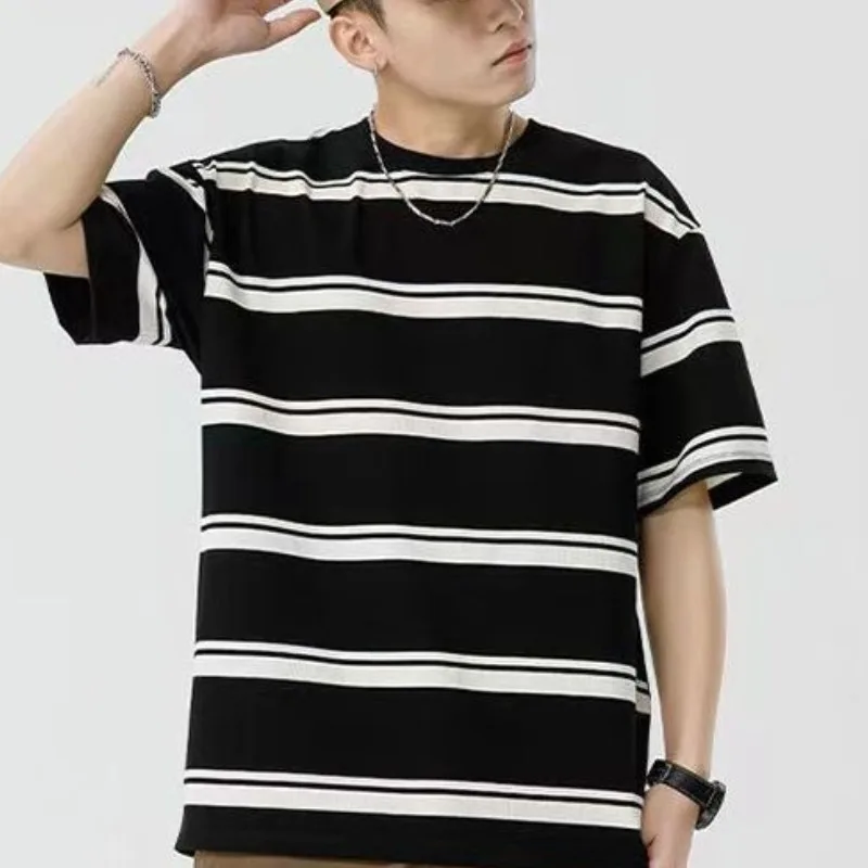 Modne minimalistyczne nowe letnie koszulki męskie wokół szyi w paski z krótkim rękawem luźna moda Harajuku wszechstronne Casual topy sportowe