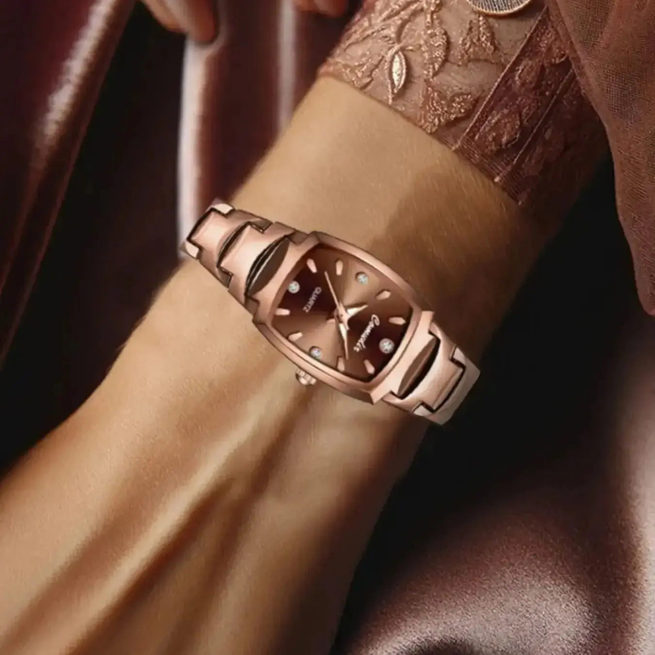 ساعة نسائية جديدة مع عطر صغير، فاخرة خفيفة، رائعة، أنيقة، مظهر عالٍ، ساعة كوارتز مضيئة بسيطة