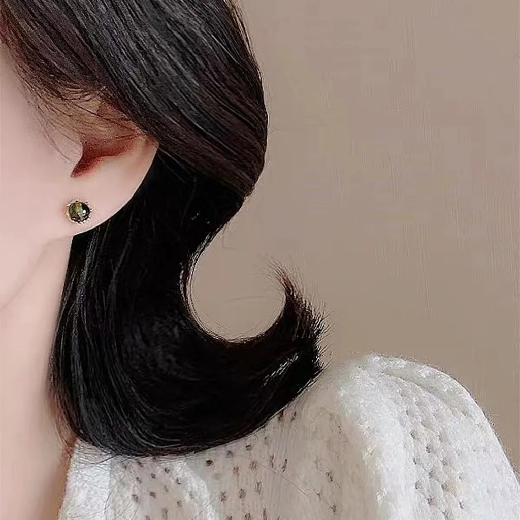 DIY accessories You don't need to pick it off when you sleep~ Mini moonstone stud earrings, niche design, simple earrings, fashi