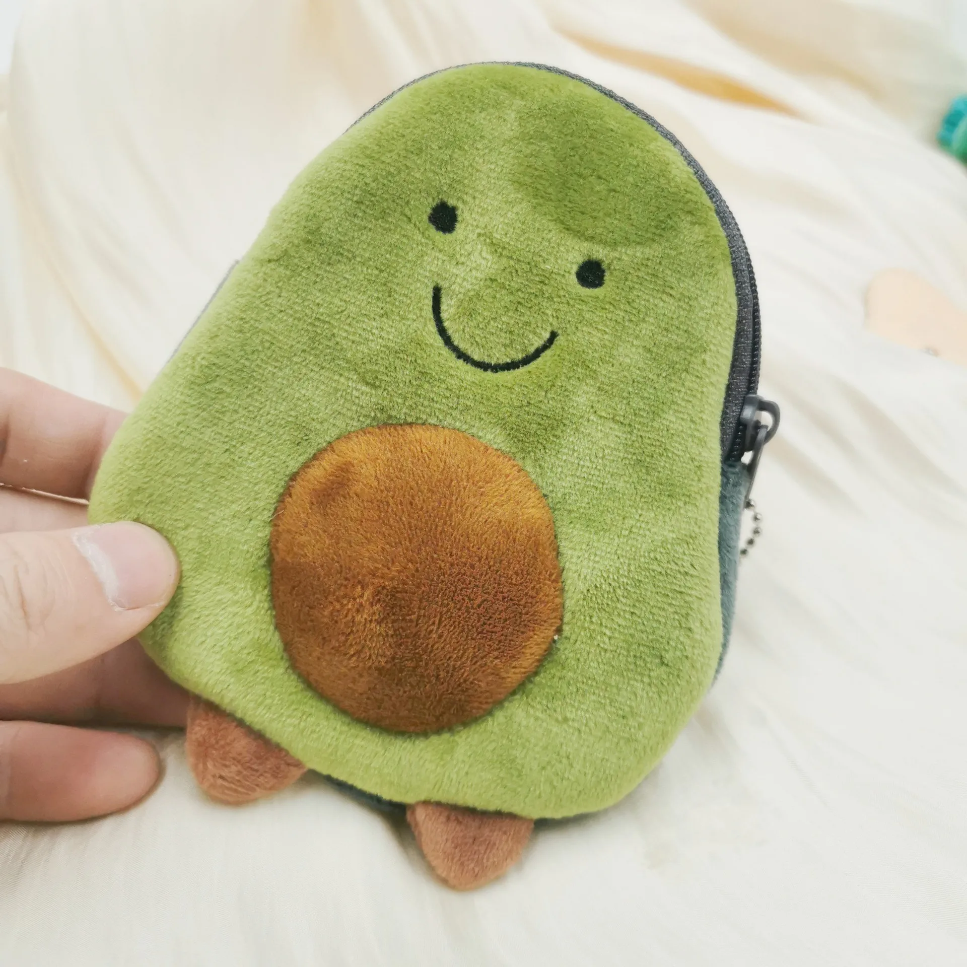 محفظة عملات معدنية من القطيفة الكرتونية الإبداعية، وحقيبة عملات الأفوكادو، وحقيبة تخزين العملات المعدنية القطيفة، وسلسلة مفاتيح، وحقيبة ظهر وقلادة