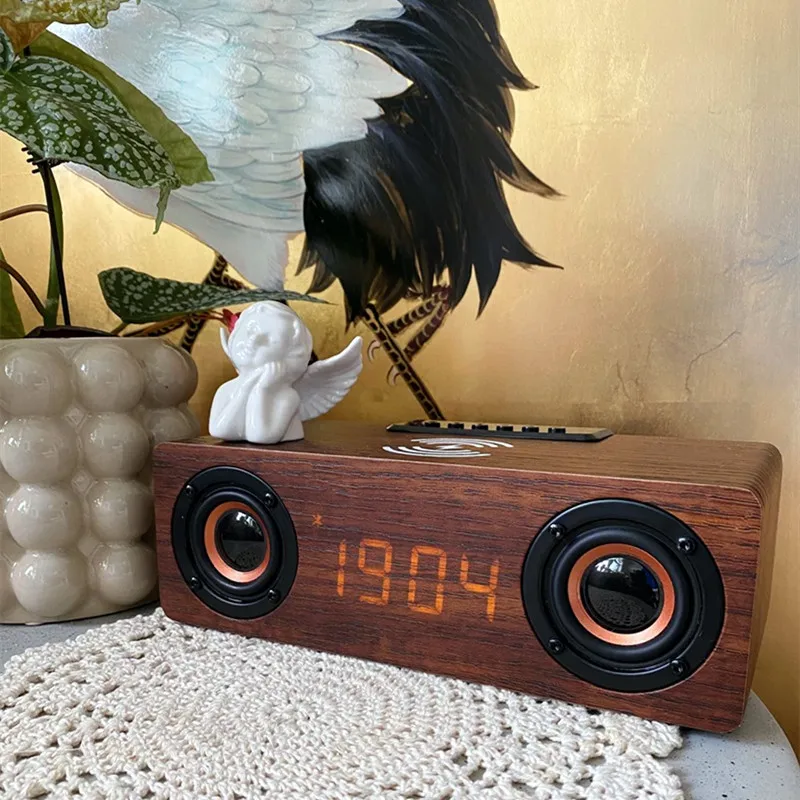 

Ретро Bluetooth-динамик со светодиодным будильником Дисплей Hi-Fi Деревянная FM-карта Поддержка аудио Функция беспроводной зарядки мобильного телефона