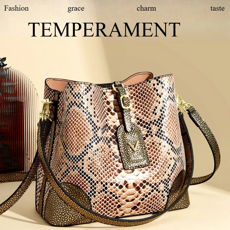 

Snake pattern shoulder bag for women with large capacity new light luxury niche design tote bag bucket bag