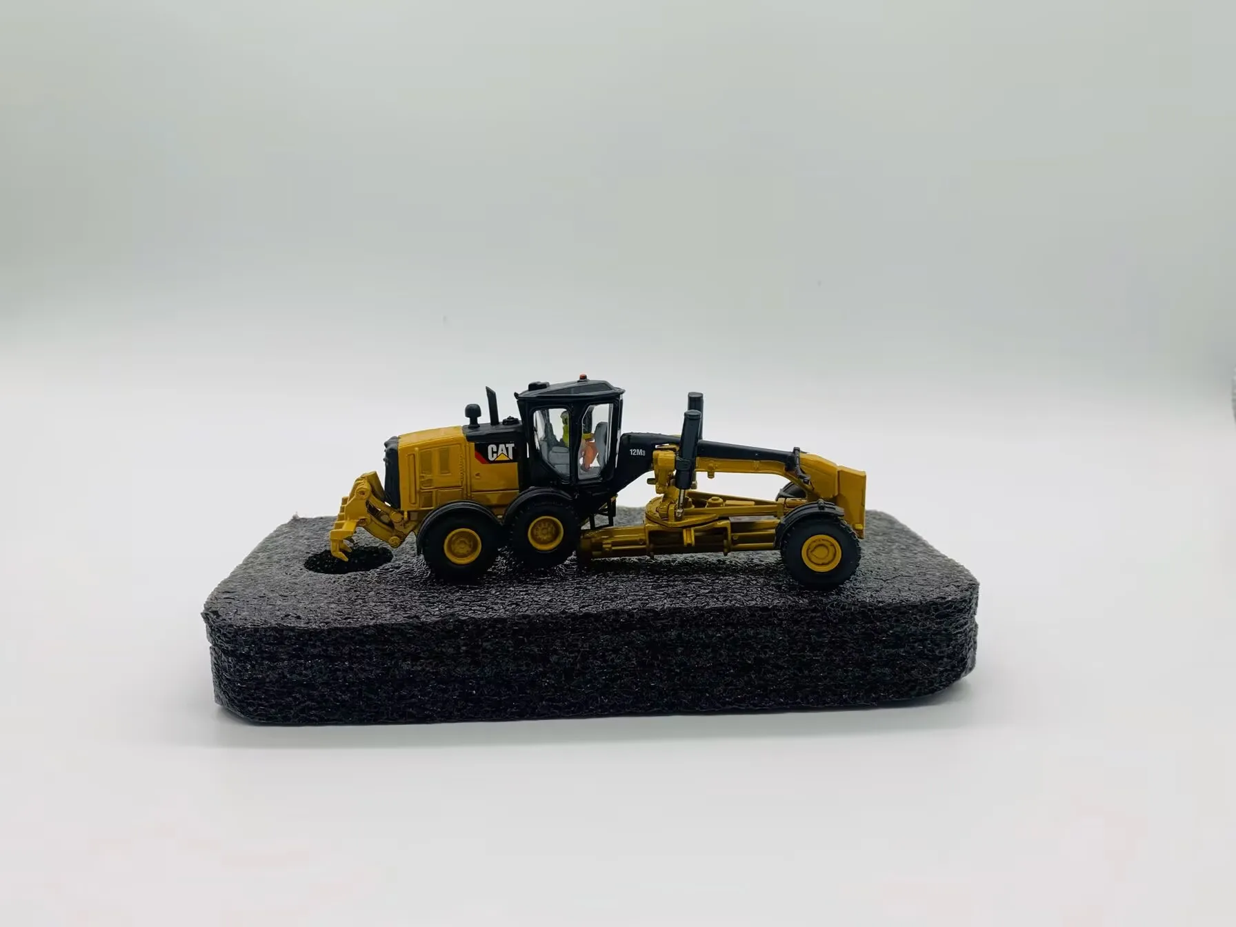 DM – niveleuse à moteur 12M3, Version boueuse, échelle 1:87, modèle de Collection moulé sous pression, jouet cadeau 85520
