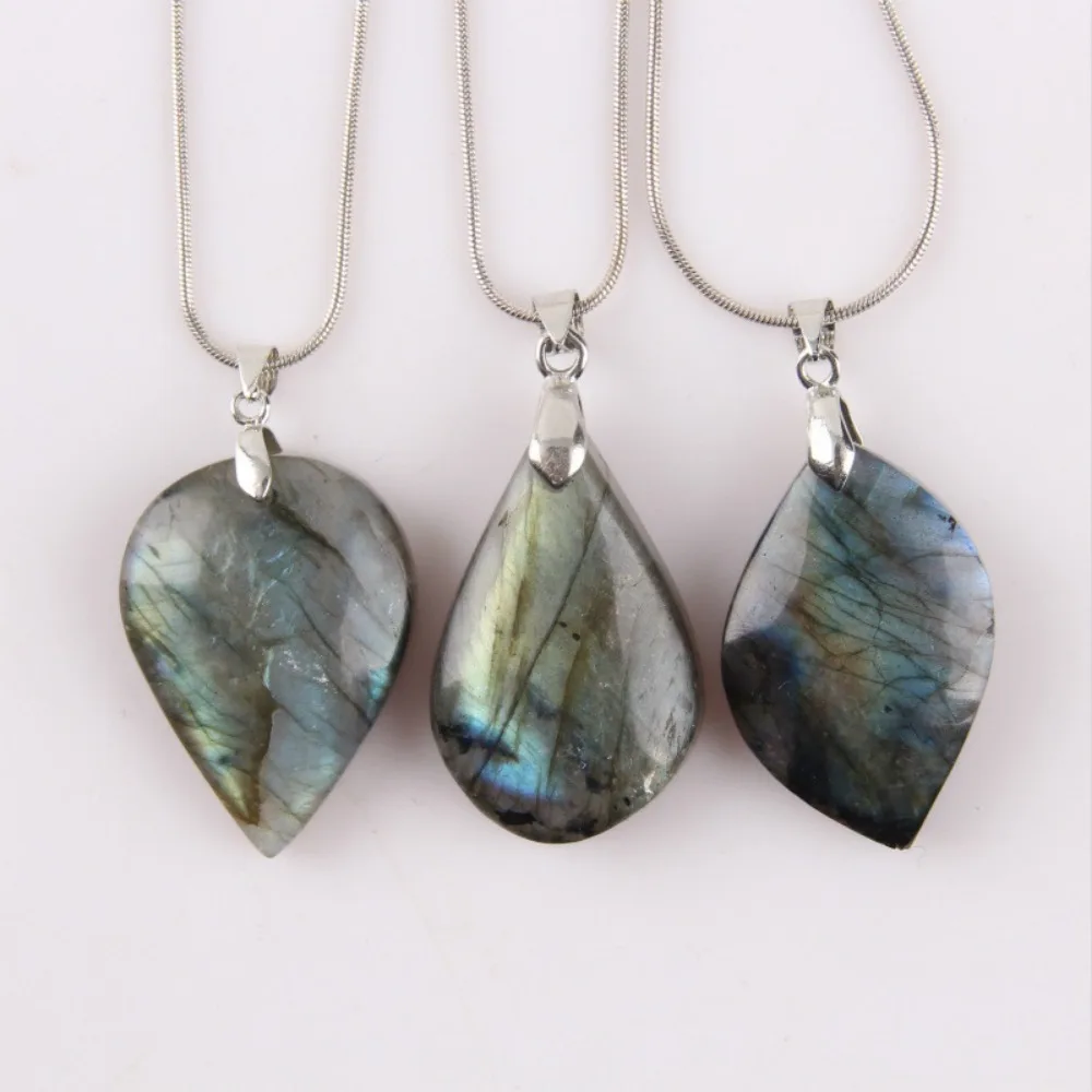 Natural Crystal Labradorite Original Stone Pendant Leaf Shape Polished Healing Energy Stone Increase Charm Unisex Jewelry Gift