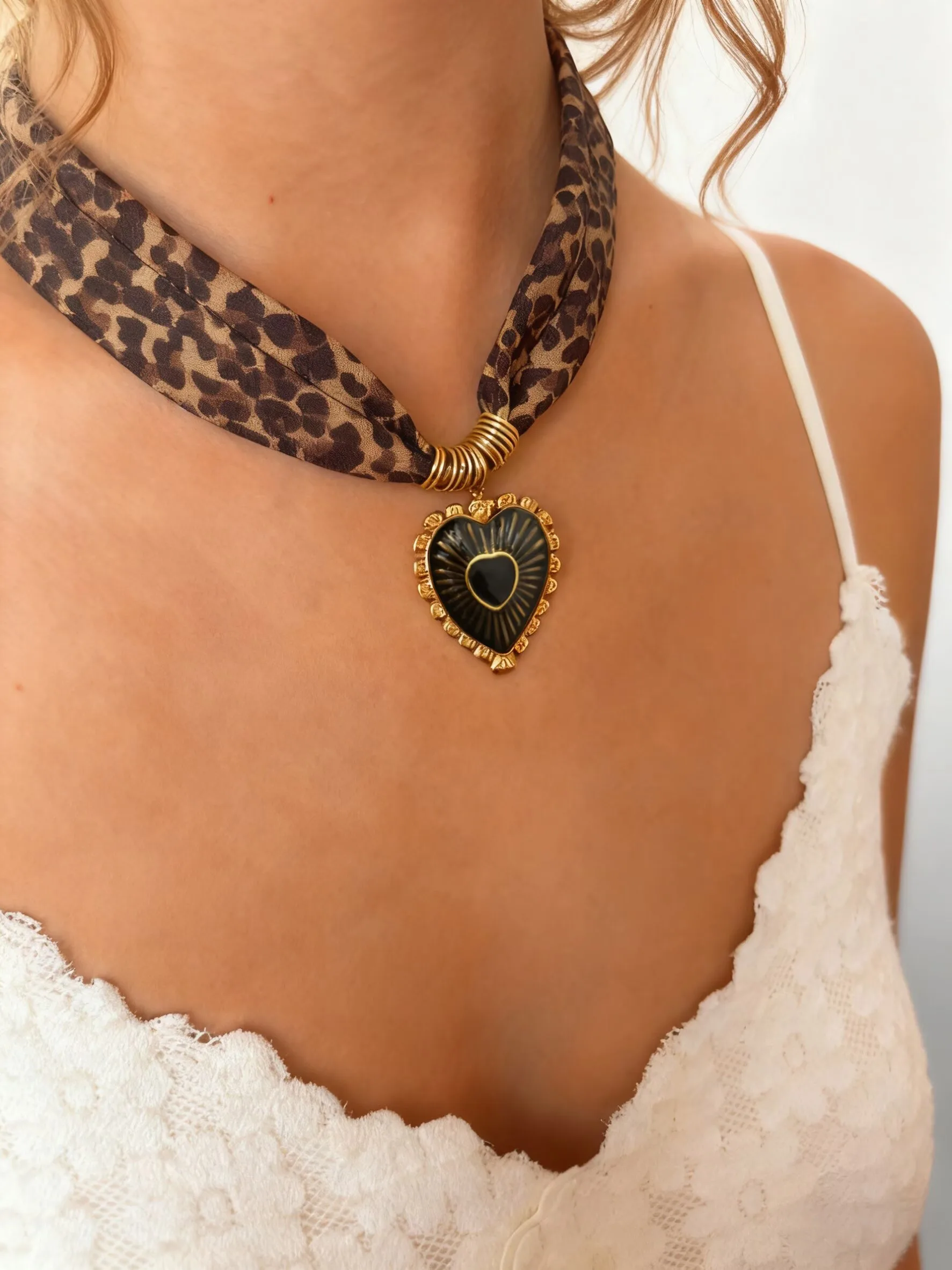 Peri'sbox Sexy Leopard Print Cloth Chain Gold-plated Enamel Heart-shaped Flower Pendant Necklace for Women Charm Fashion Jewelry