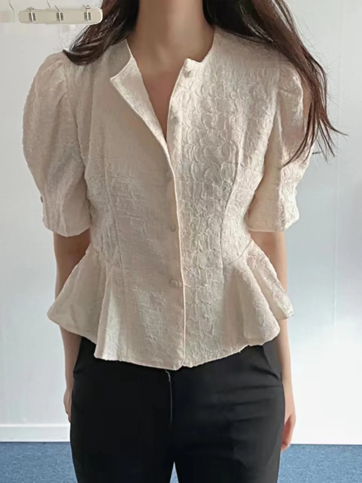 Elegancki, retro, okrągły, krótki rękaw, damski top z bufiastymi rękawami, słodki, wyszczuplający, koreański styl, do pracy, jednolity kolor, modny.