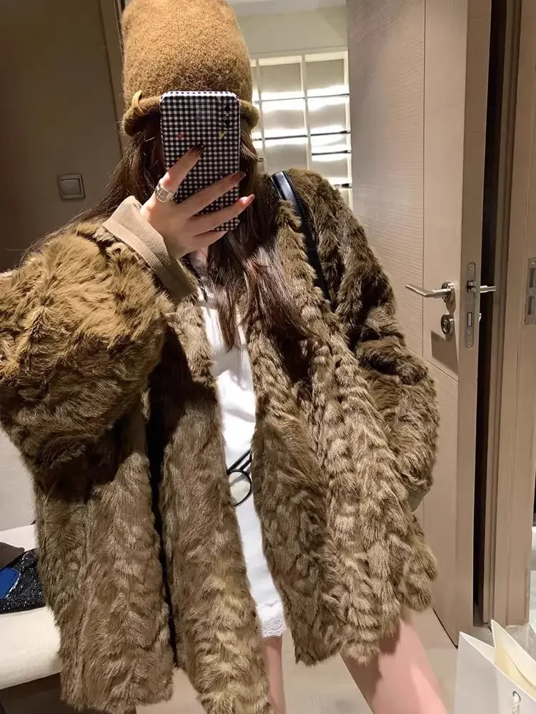 معطف علوي نسائي جديد لشتاء 2024 معطف ناعم منفوش من الفرو الصناعي بأكمام طويلة معاطف فضفاضة على الموضة الكورية معاطف نسائية وسترات ملابس