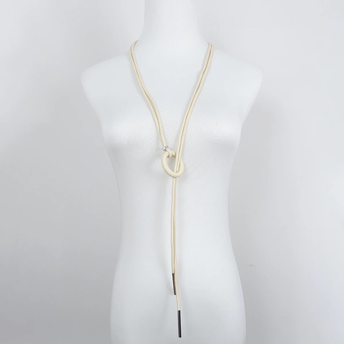 UKEBAY Minimalistische Statement-Halskette mit Kreisanhänger, Gummi-Halskette, lange Kette, leicht, modischer Schmuck, Geschenk, Halskette für den täglichen Gebrauch – Detail 7