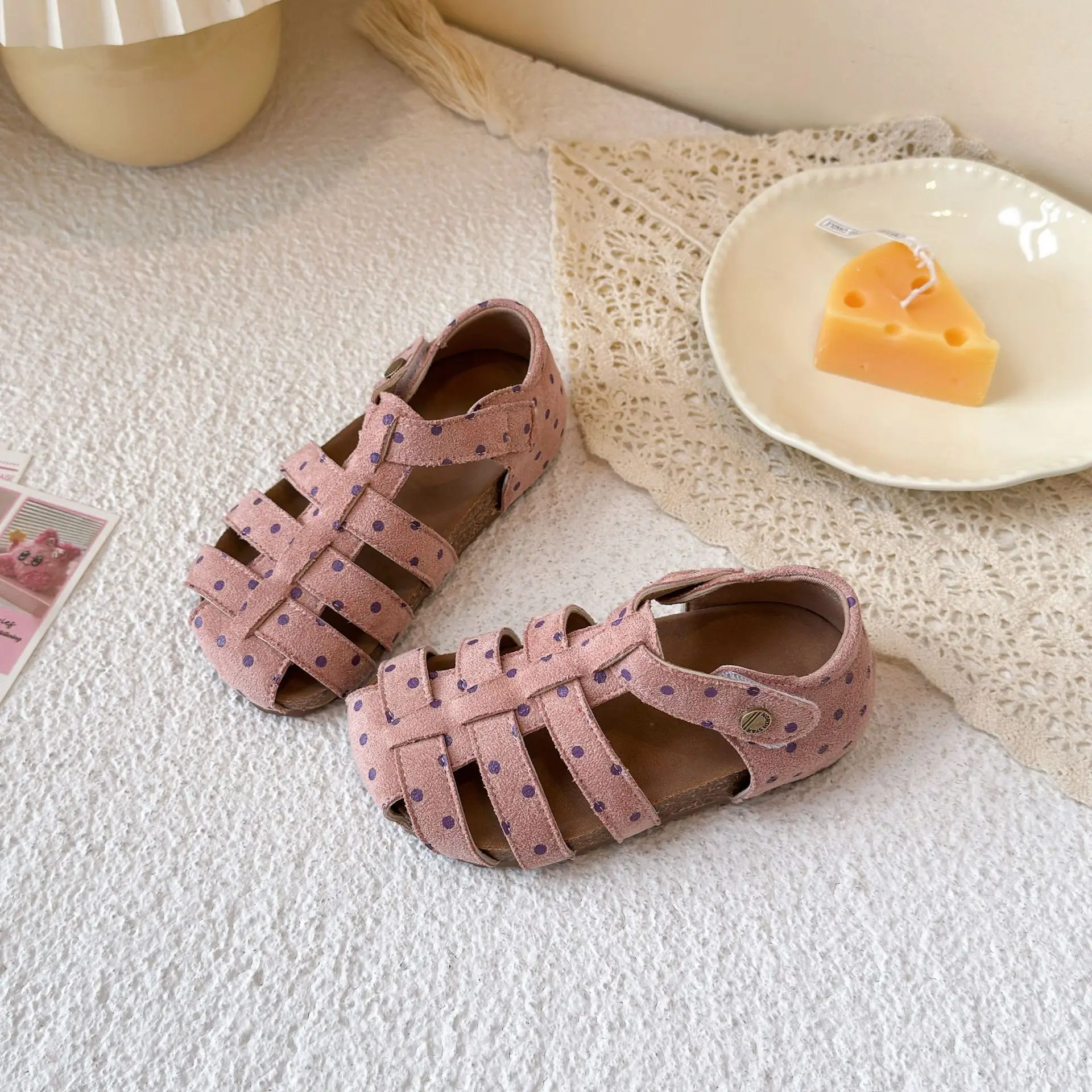 موجة نقطة صنادل للبنات 2025 صيف جديد فتاة أحذية ريترو الأميرة أحذية لينة وحيد صندل بتصميم روماني موضة صنادل أطفال أحذية أطفال