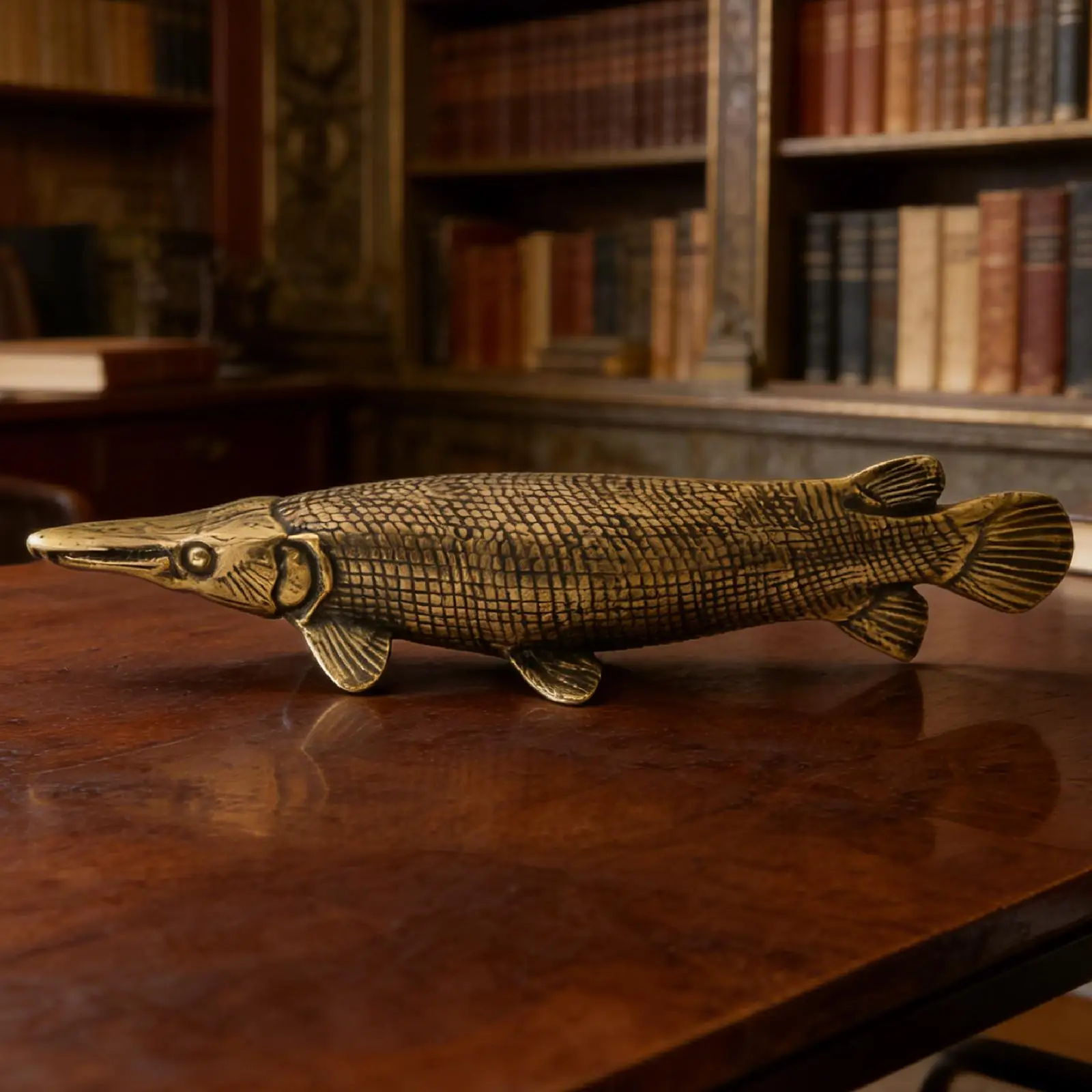 Alligator Gar Sculpture Vintage Style Craft Realistic Fish Sculpture for Dining Room Office Bedroom Bookshelf Home Decoration