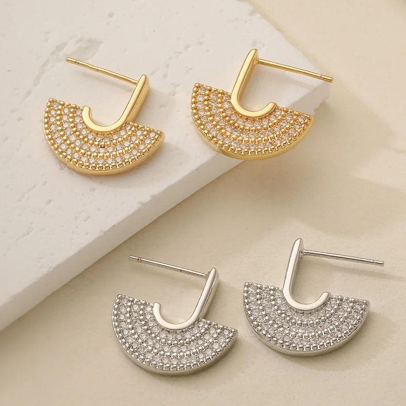 

Fashionable Light Luxury Copper Plated 18K Gold Zircon Geometric Earrings for Women with Unique Design and Personality