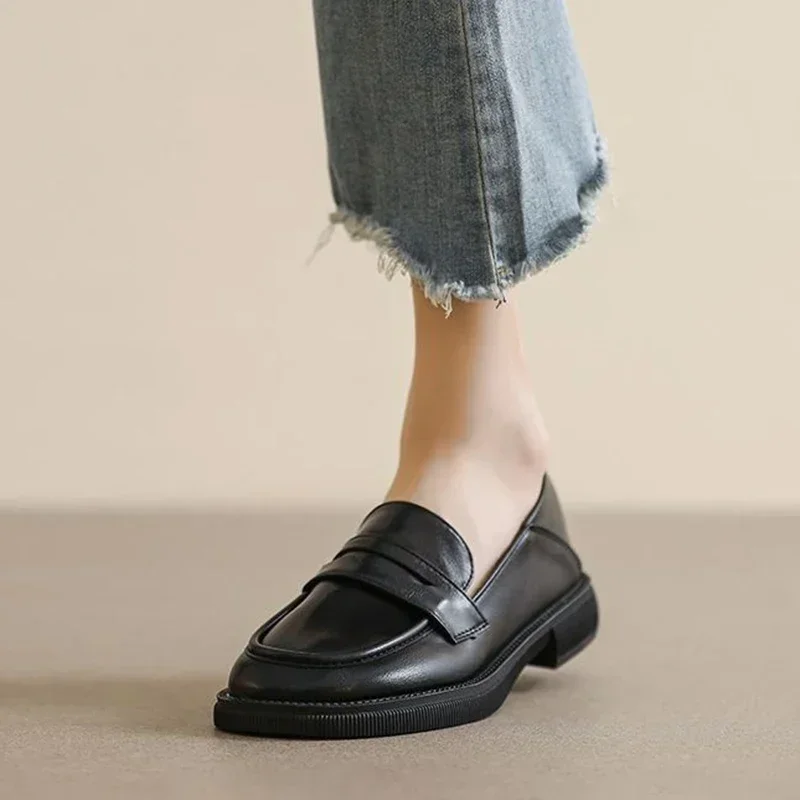 Skórzane damskie buty wsuwane na platformie dla kobiet 2024 Wiosna Casual Flats Shoe Woman Low Heels Loafers