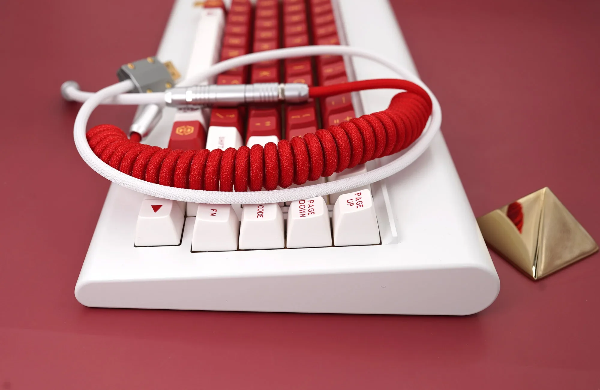 GeekCable Pole Shark Handmade Custom Computer Mechanical Keyboard Navigation Plug Data Cable CA66 theme line red and white