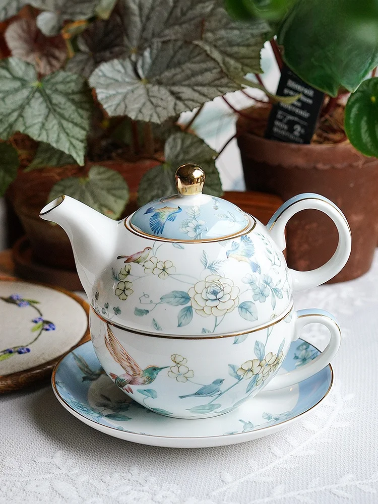 

Набор для чаепития в английском стиле: чайник, чашка с блюдцем, подарочная коробка. Керамический, высококачественный, для одного человека.