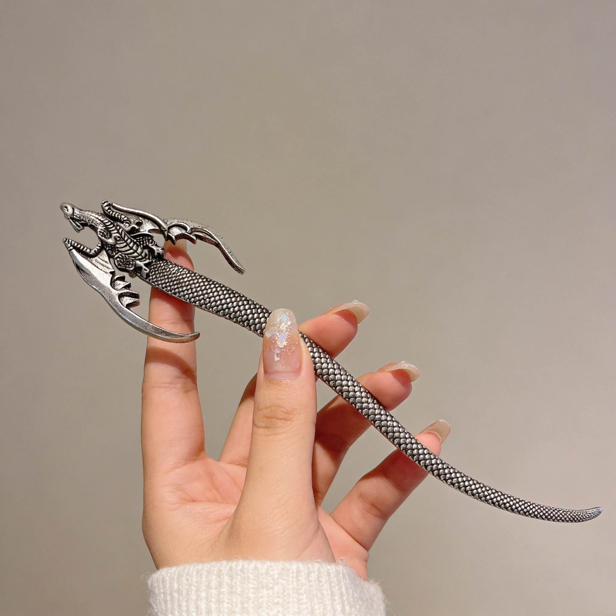 Creatieve Retro Gepersonaliseerde Unieke Kleine Draak Mode Niche Legering Haarspeld Vlinder Comic Tentoonstelling Cos Kleding Accessoires