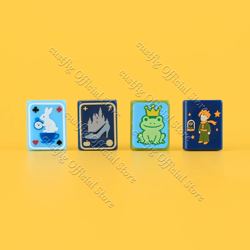 مكعبات بناء صغيرة على شكل كتاب سحري من القصص الخيالية القديمة مع شخصيات مدينة أنيمي وملحقات طباعة