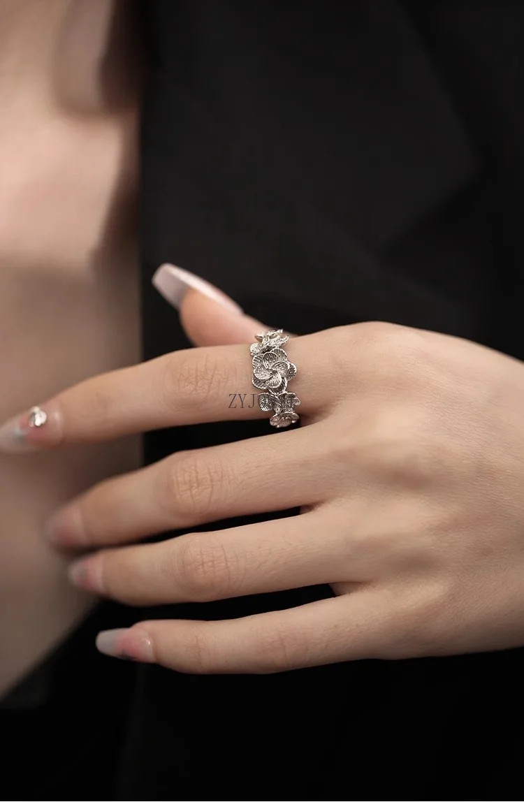 S925 zilveren bloemenclusterring vrouwelijke donkere wind driedimensionale bloemopeningsring veelzijdig en geavanceerd gevoel