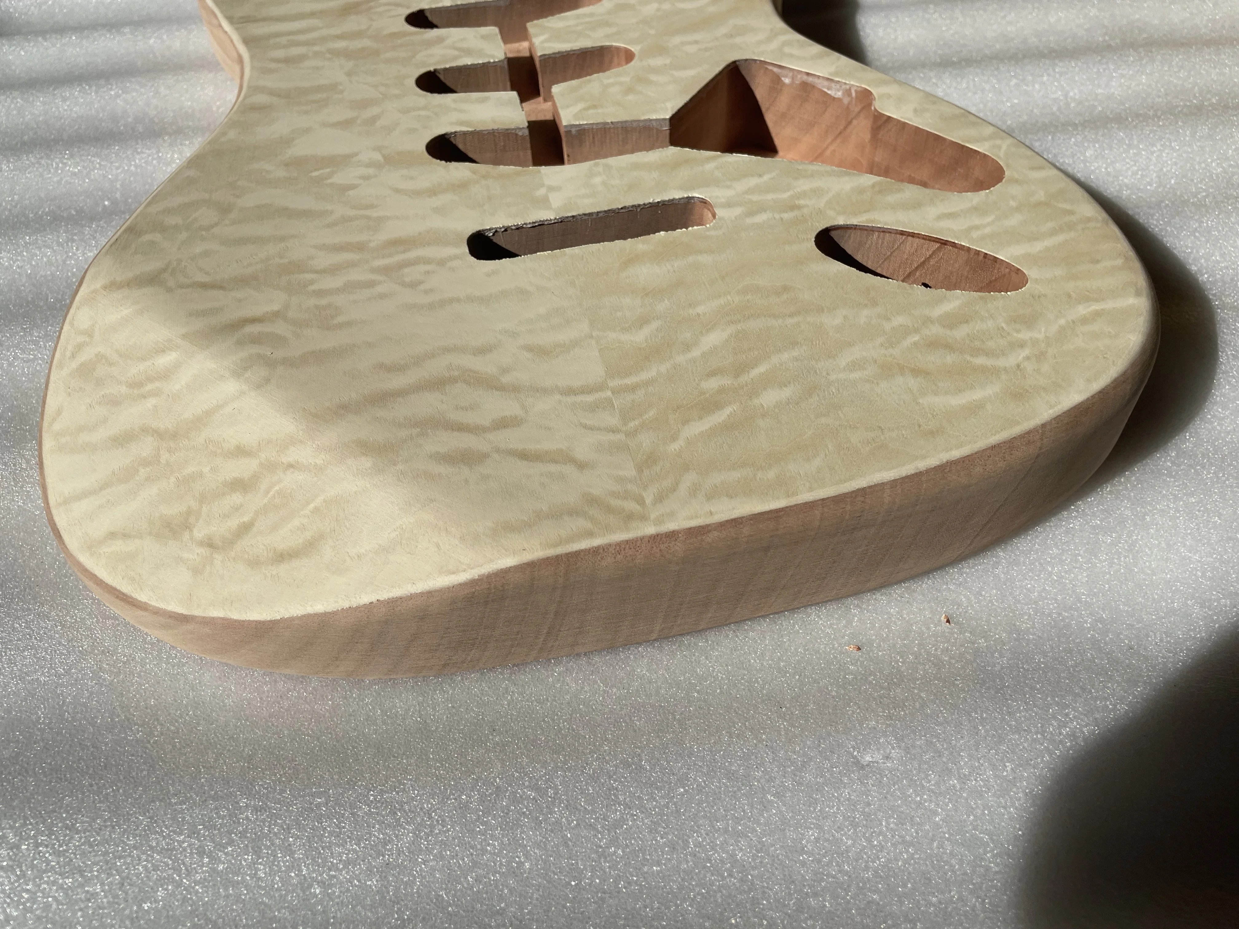 Mahogany Electric Guitar Body, Waterwave Pattern, Maple Veneer, Unfinished DIY, Barrel Part, 5.6cm Heel, New Arrival, 1 Piece