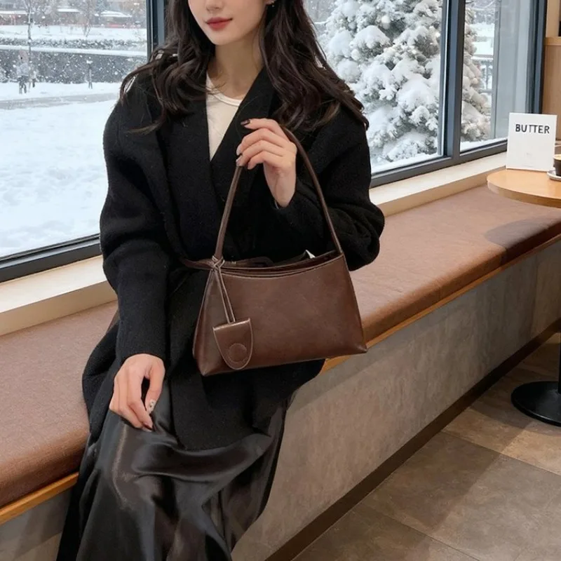 

Versatile Effortless Diaper Bag Tote Baby Care Amusement Park Mom Exquisite Chic Sleek Elegant Practical Fashionable 2025 New