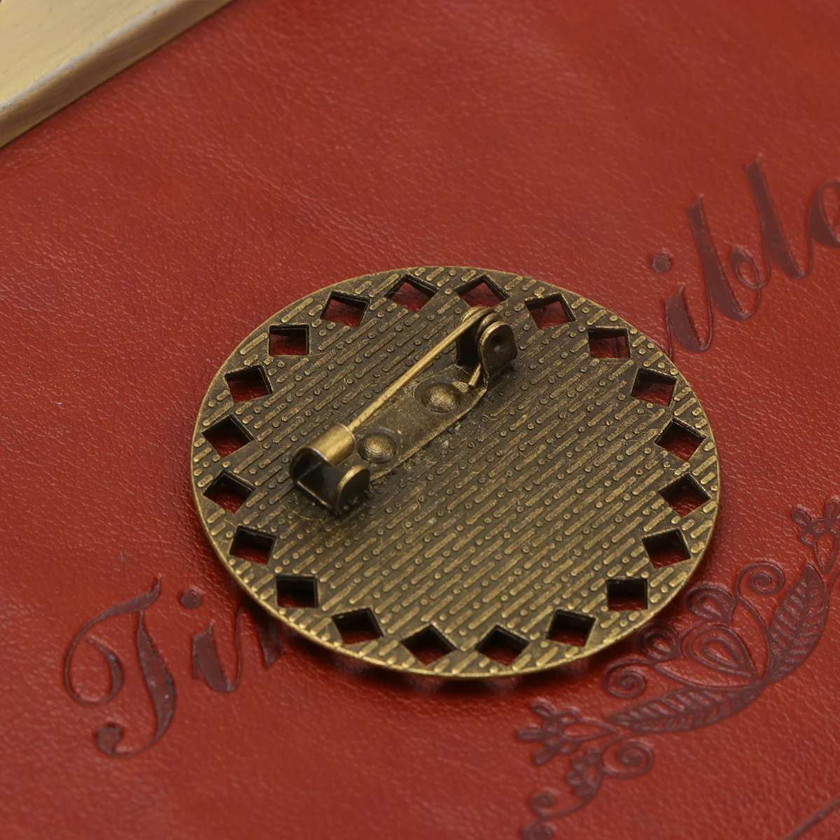 

5Pcs 25Mm Alloy Brooch Tray DIY Jewelry Making Accessories Hollow Round Base for Resin Craft Cameo Bracelets Photo Pendants