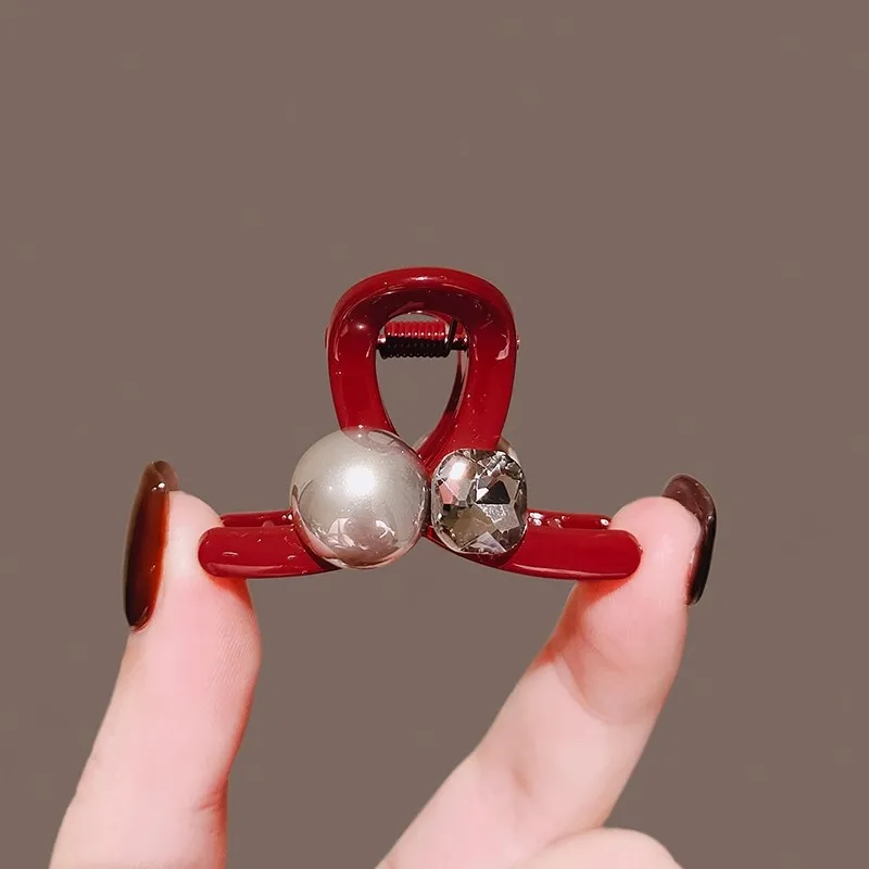 

Red Mini Hair Claw Clips Shiny Diamond/Pearls Designers Bowknot Shark Clip Back Of Head Hairpin Fashion Ponytail Fixed Hairgips