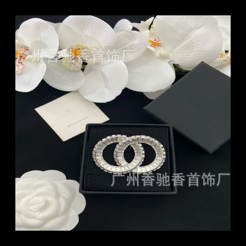 

Новая платиновая брошь с бриллиантами и квадратным бриллиантом, классическая универсальная темпераментная одежда