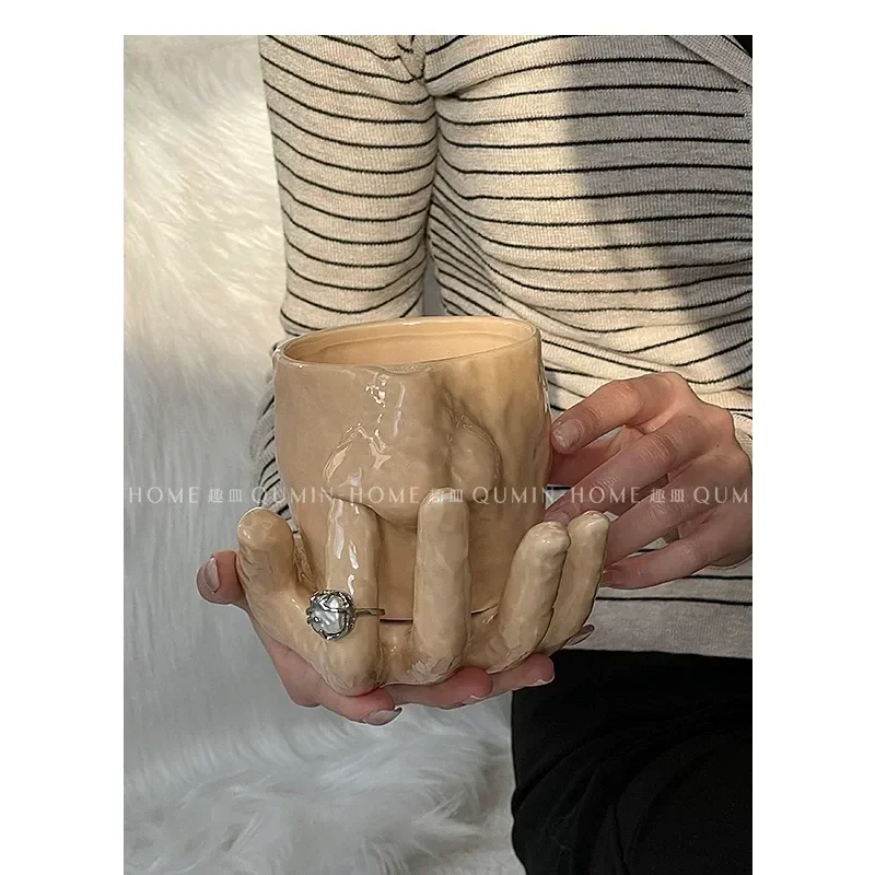 Creative Ceramic Mug Funny Nose Picking Design Novelty Coffee Cup Unique Gift for Friends Girls Souvenir Home Office Decor