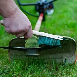 1pcs Lawnmower Brush Portable Heavy Duty Outdoor Scraper Brush Lawn Mower Cleaner Garden Lawn Mower Cleaner with Wooden Handle