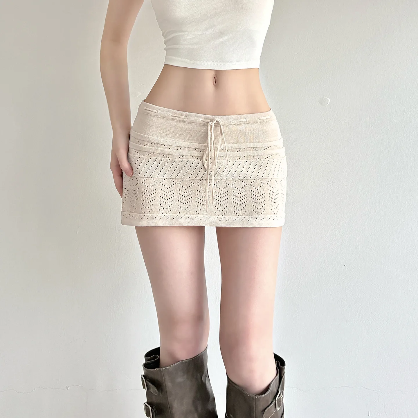 

Autumn new hollowed out crochet A-line exposed navel low waist lace up short skirt