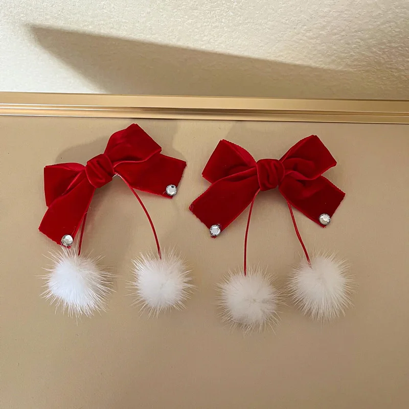 Рисунок 4 - Красные бархатные заколки для волос