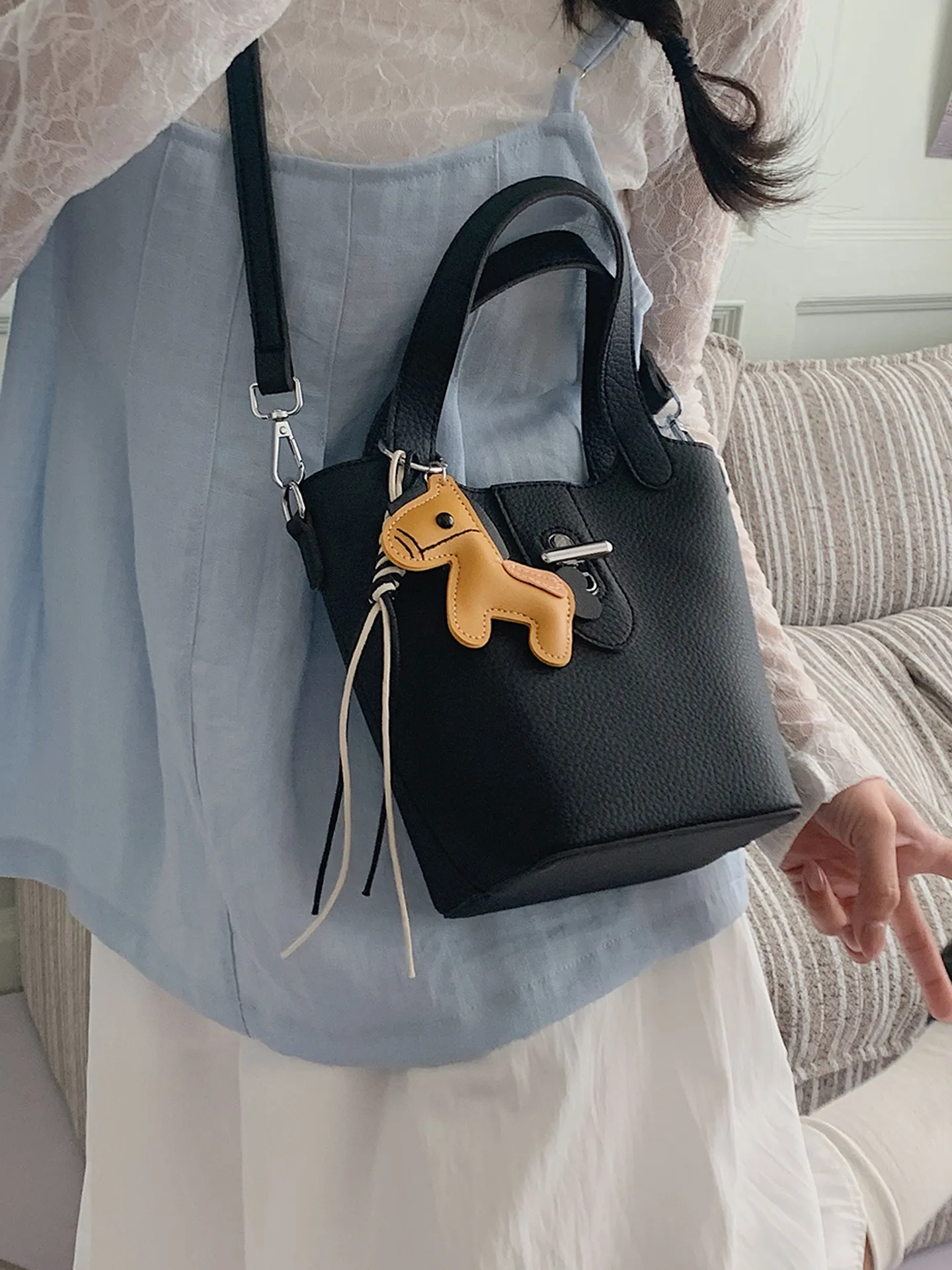 静かな高級感の本牛革ミニピコタンバスケットバッグ、超ソフトタ - Luxury Bags Quiet のレビューと価格