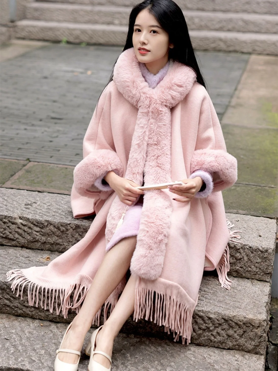 Cloak jacket women's solid color new woolen cape plush thickened Korean version high-end fringed fur collar shawl coat