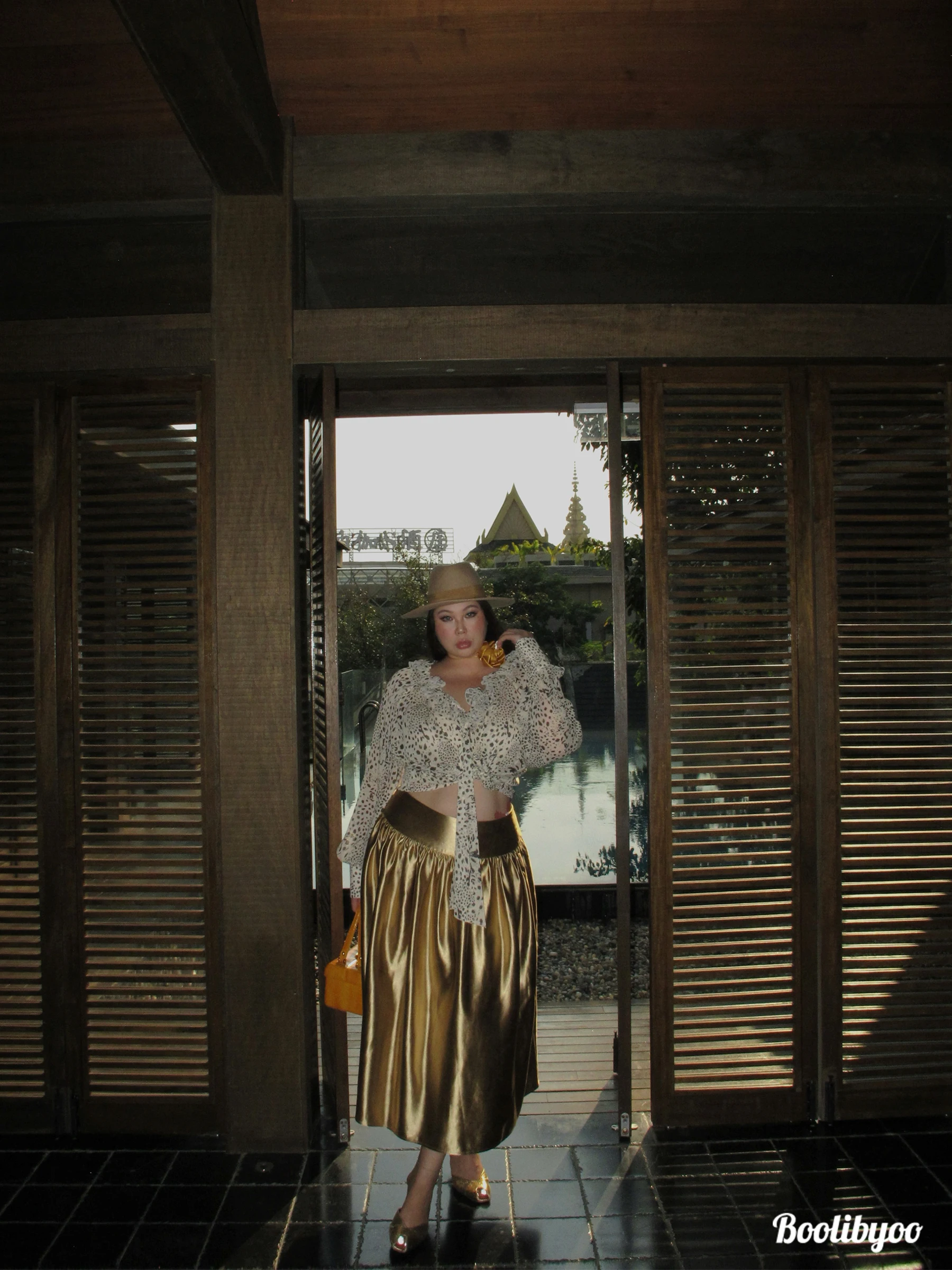 

Модный комплект из блузки и юбки с леопардовым принтом золотистого цвета, с поясом, юбка миди с высокой талией, длинный рукав, V-образный вырез, весенне-летний наряд