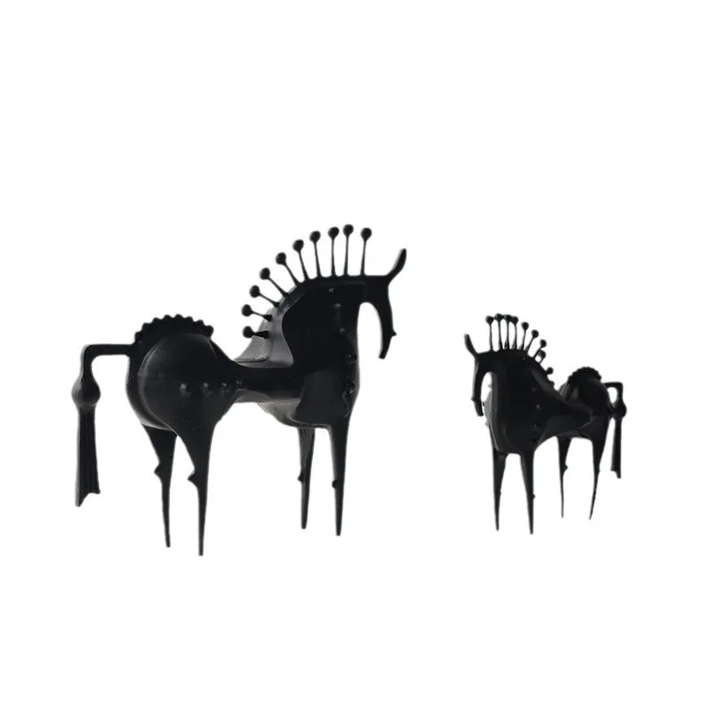 Metal Crafts, Decorative Dolls, Abstract Horseradish Horse Dolls, Miniature Artificial Animal Sculptures, Home Decoration