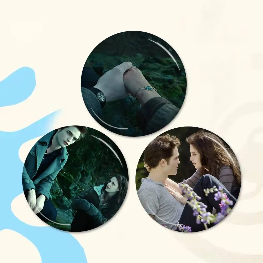 Classic Popular Love T-TwilightS Movie 58mm Cute Anime Figure Icon Badge Handmade Tinplate Brooch For Backpack Clothes Ornament