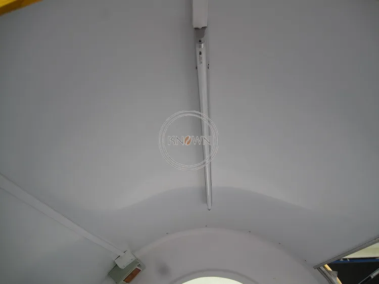 รถบรรทุกอาหารไฟฟ้าเคลื่อนที่เชิงพาณิชย์สำหรับขายฮอตดอกสแตนเลสรถเข็นอาหารถนน dicing Van พร้อมของว่างอาหารจานด่วน