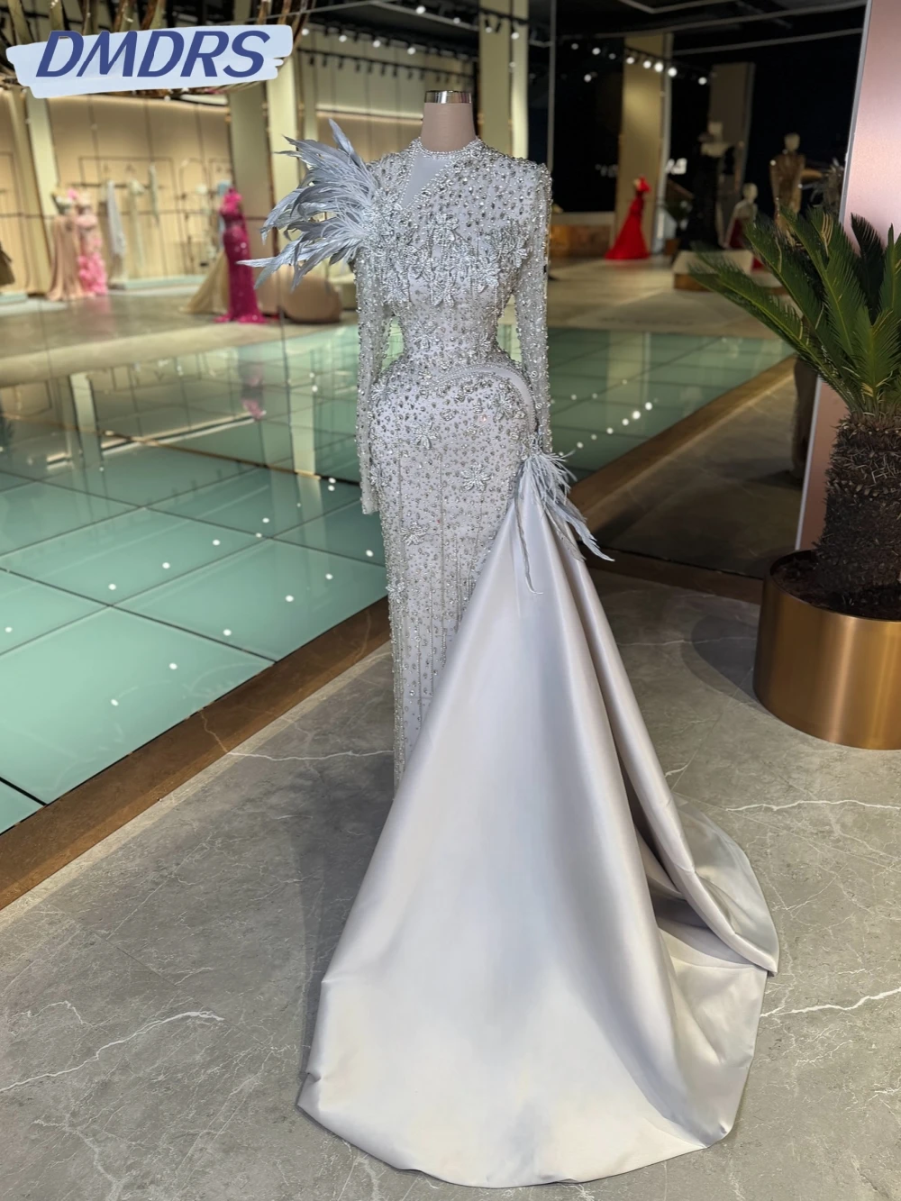 

Gorgeous Crystal Feathers Evening Dress With Side Train Modest Long Sleeve Wedding Party Gown Customized Tassel Prom Dresses