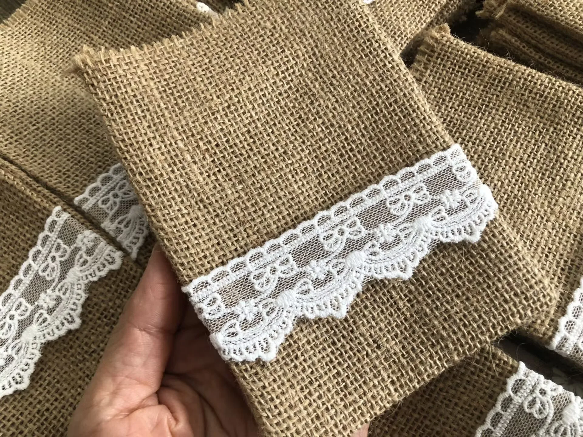 free shipping 50pcs/lot Natural Hessian Burlap Bags with Lace and Burlap Ribbon Wedding Favor Bags Bridal Shower