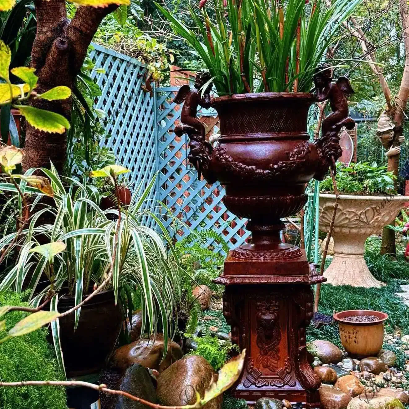 J81 Cast Iron Flower Pot Double Angel Design Vintage Antique Garden Planter for Outdoor Decoration