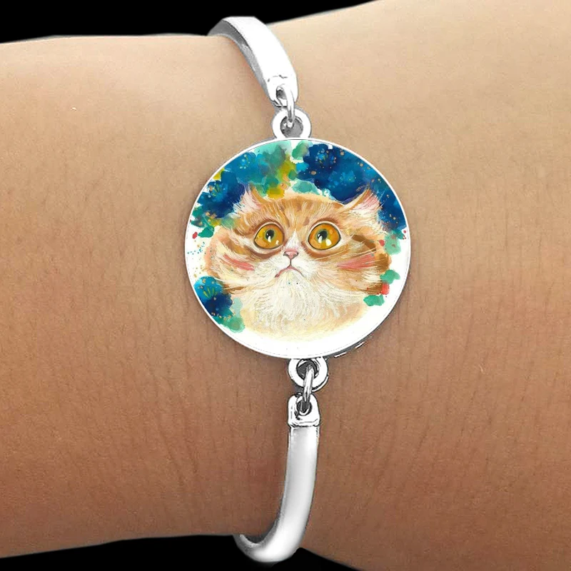 Bracelet chat dans le bosquet de fleurs, chat aux grands yeux peints en couleur, verre breton, métal, chat connaissant chaud, cadeau d'anniversaire 152