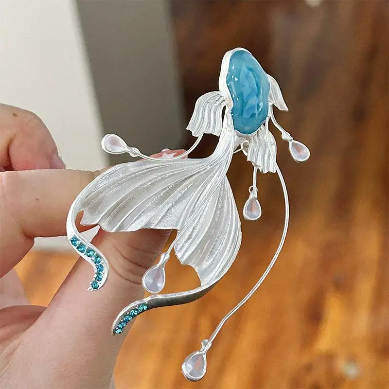 【W】Crystal White Fish Brooch Elegant High-end Dreamy Luxury Deep-sea Mermaid Brooch Women Clothing Accessories Unique Jewelry