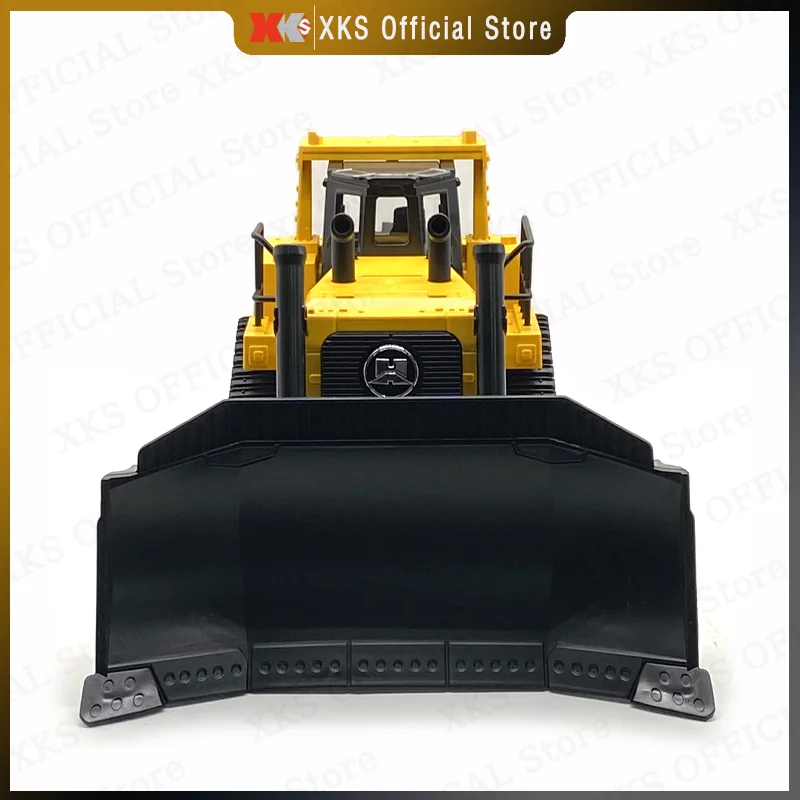 HuiNa 1/16 RC Truck 11 Channel 2.4G Remote Control Bulldozer Truck Track LED Light Engineering Vehicle RC Car Toy Gift for Boy