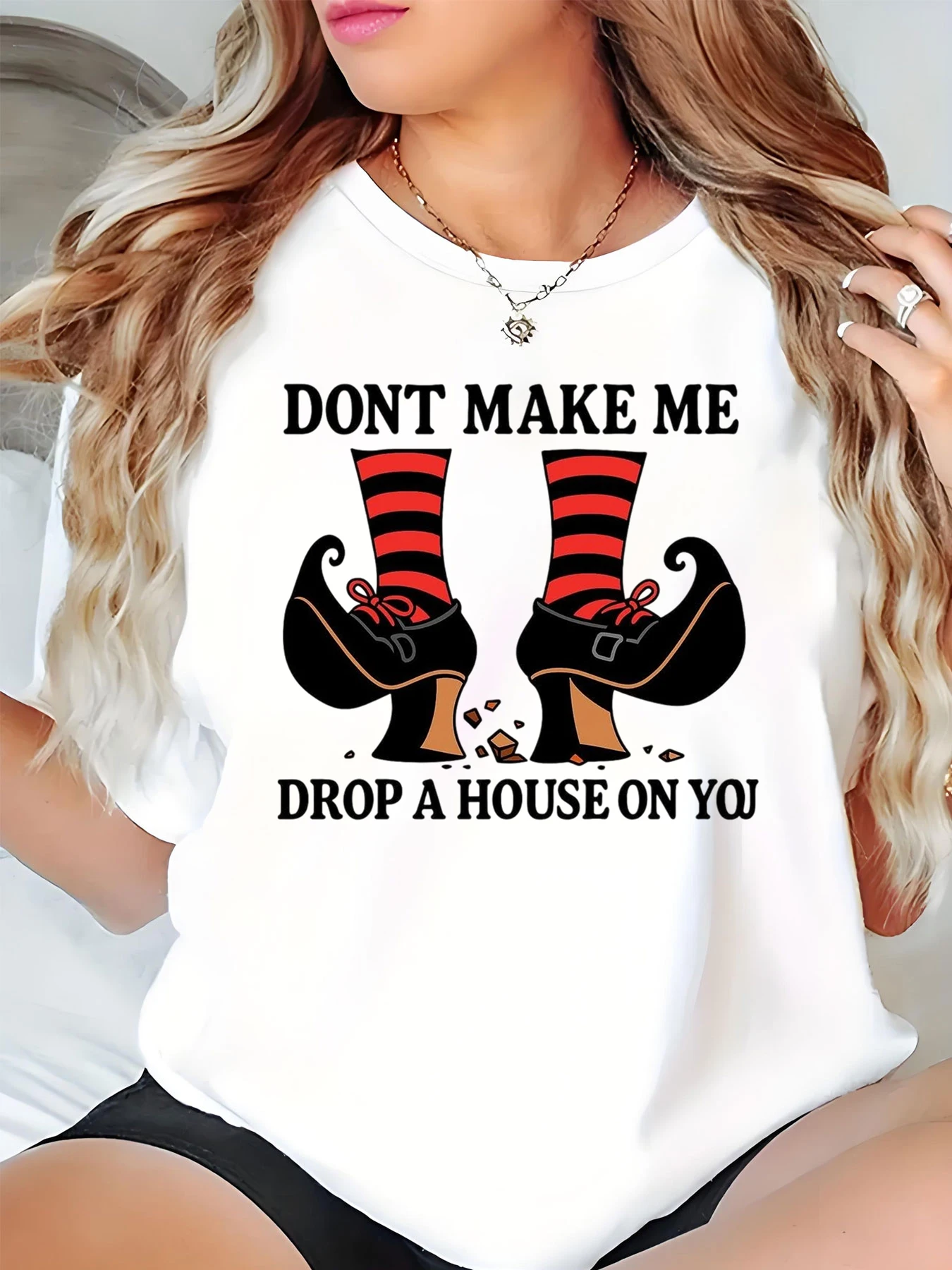 تي شيرت نسائي مطبوع عليه أحذية الهالوين الساحرة