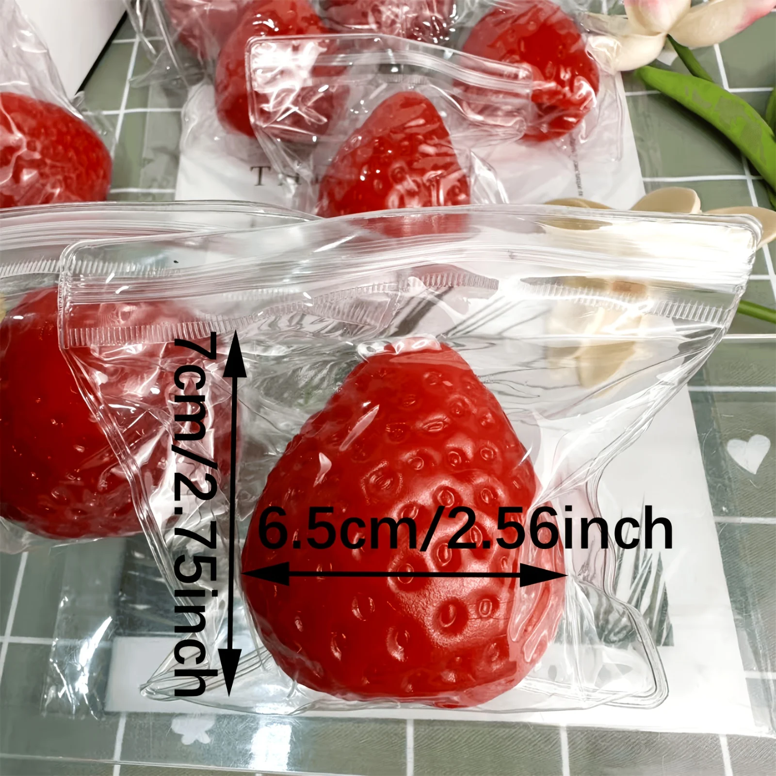 Rot glänzendes großes Quetschspielzeug in Erdbeerform, weiches Kristall-Erdbeer-Quetschspielzeug, Geschenkbox-Verpackung, handgefertigtes Quetschspielzeug zum Selbermachen,