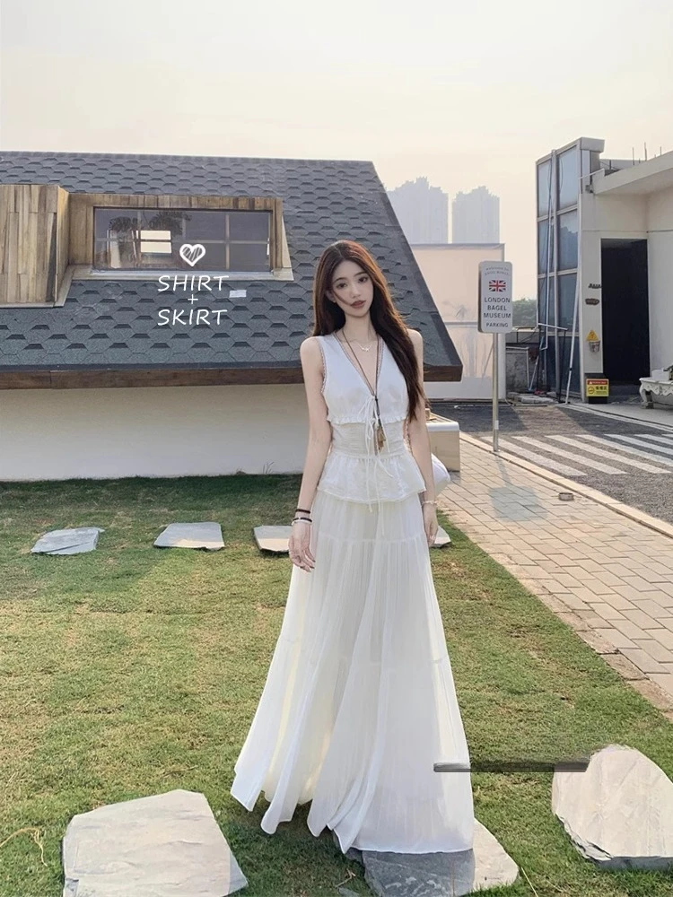 

Beach vacation style strap lace lace vest top pleated skirt women's 2025 summer new elegant gentle beautiful two-piece set