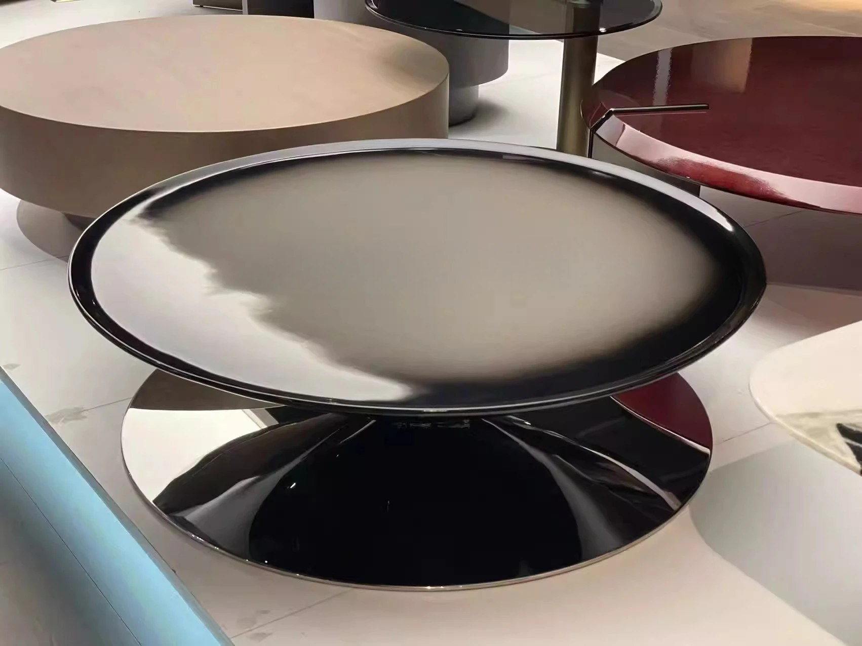 Minimalist Internet celebrity art gradual change color paint suspension round coffee table mirror base
