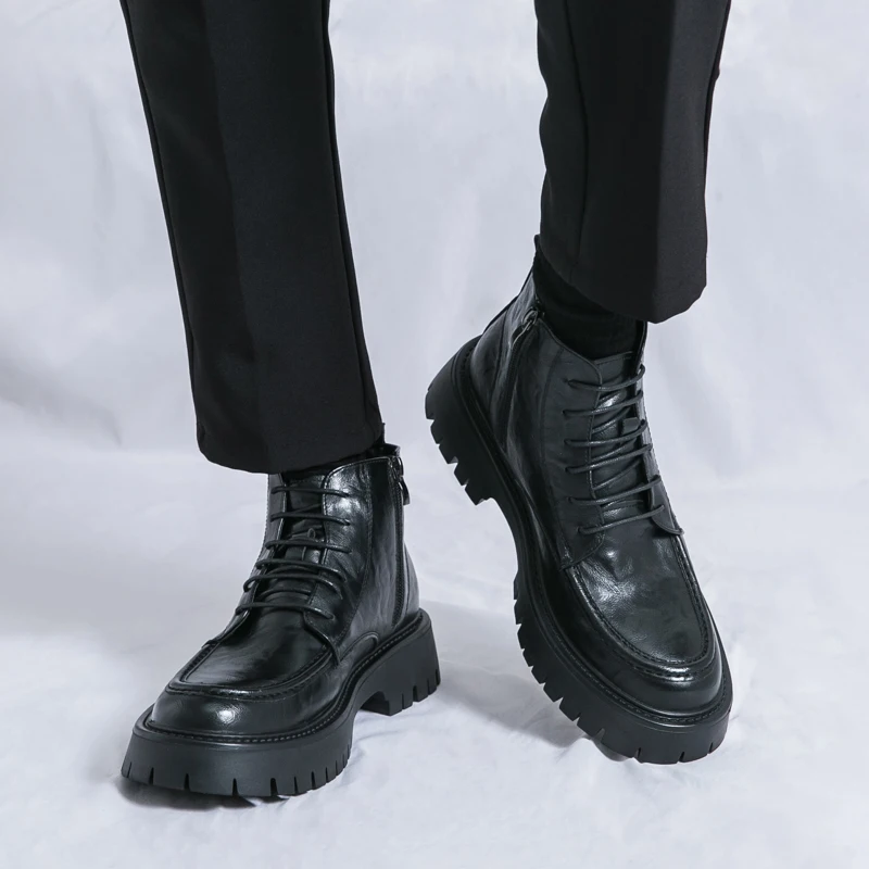 This autumn's new thick-soled men's shoes feature retro British style riding boots and high-end business casual leather shoes