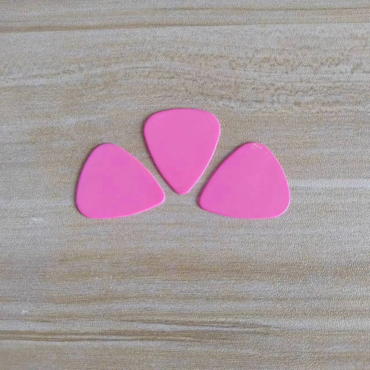 Delrin Guitar Pick, No Logo, Pure Pink Color, Blank Matt Derlin Plectrum Picks, 0.8mm Gauge Mediator